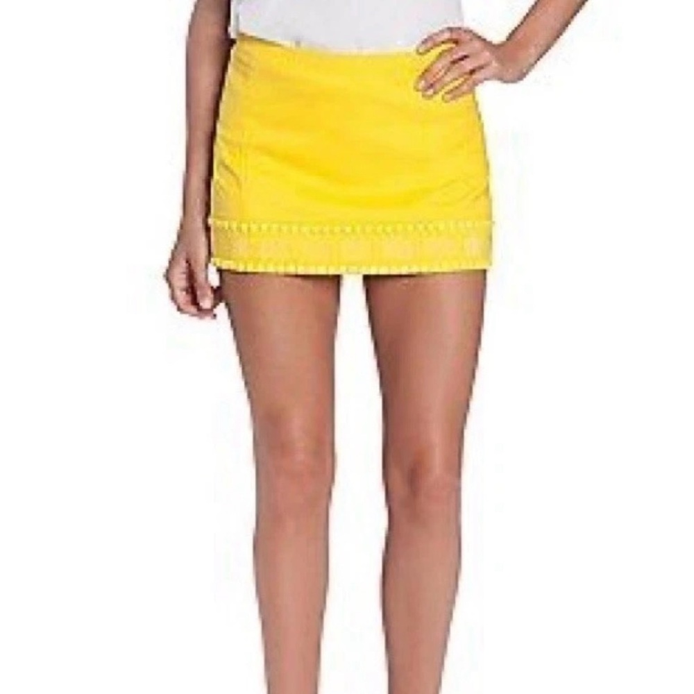 Guess by Marciano Yellow Mini Skirt Size 8 Faceted Trim 91% Poly Stretch